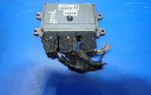Nissan Juke I F15 Engine control unit/module MEC940-120