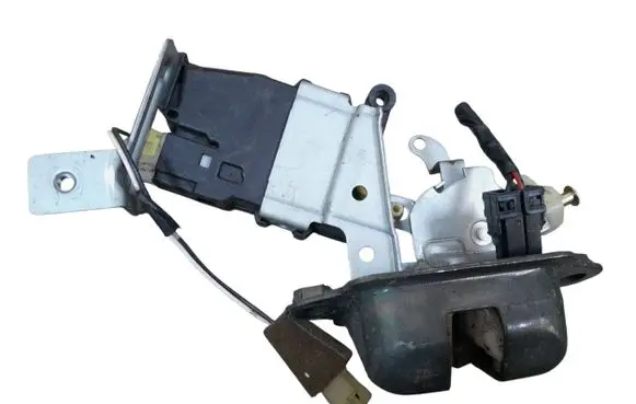 Subaru Impreza I Tailgate/trunk/boot lock/catch/latch