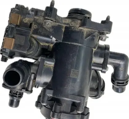 BMW X1 F48 F49 Thermostat housing 8631943