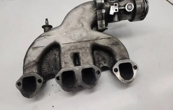 Volkswagen PASSAT B5.5 Intake manifold 038129713A