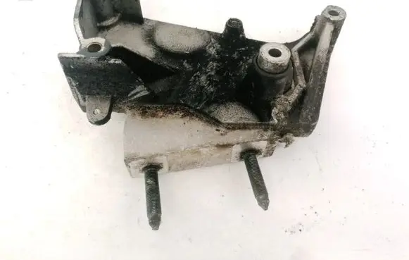 KIA Carens I Engine mounting bracket JHC1