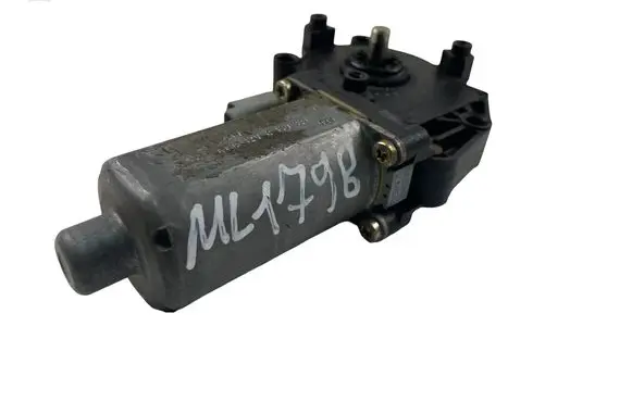 Citroen Berlingo Front door window regulator motor 0130821763
