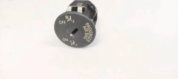 Passenger airbag on/off switch