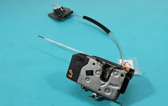 Opel Meriva A Front door lock 13203899 IMPRK1537300