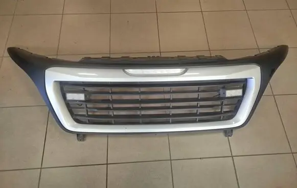 Peugeot Boxer Front bumper upper radiator grill 1314847070