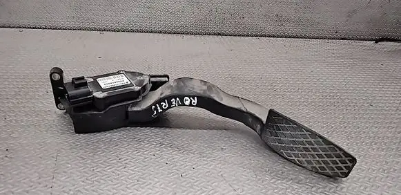 Accelerator throttle pedal