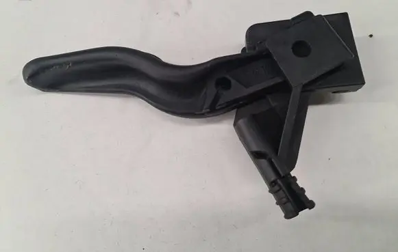 Opel Zafira B Engine bonnet (hood) release handle 218186591
