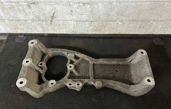 Maserati Levante Gearbox mounting bracket 670032044