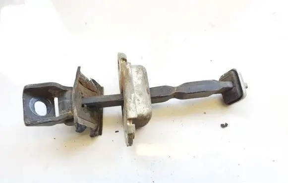Skoda Octavia Mk2 (1Z) Rear door check strap stopper