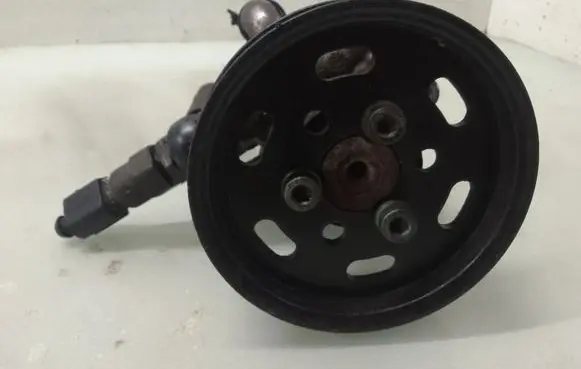 Volkswagen Golf IV Power steering pump 1J0422154B
