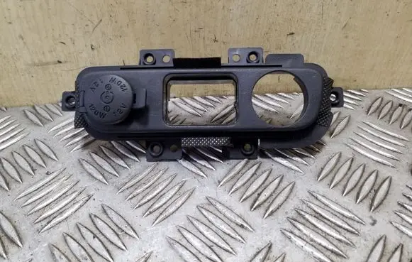 KIA Sportage 12 V Socket (front) 846323U900