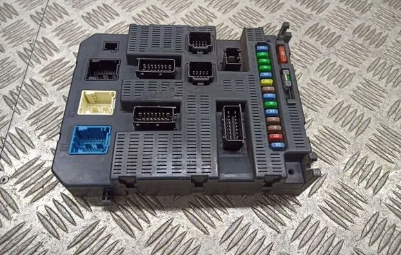 Citroen C4 I High voltage junction box 