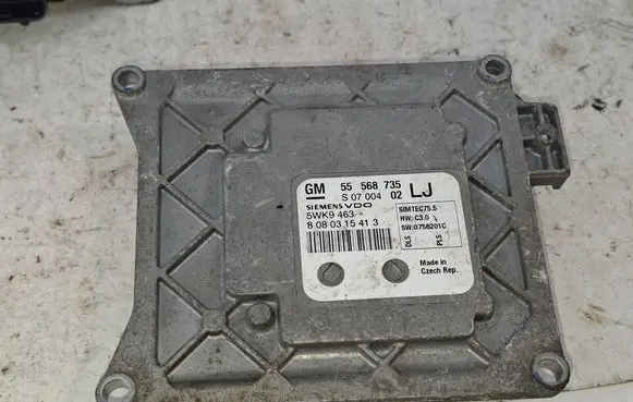 Opel Astra J Engine control unit/module 55568735 5WK9463 8080315413