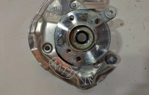 BMW 1 F40 Front wheel hub spindle knuckle 6876644