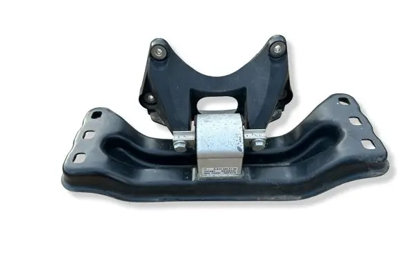 Mercedes-Benz C W205 Gearbox mounting bracket 2052420440 A2132406100 2132401302