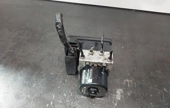 Volkswagen Touran I ABS Pump 1K0907379D 1K0614517B