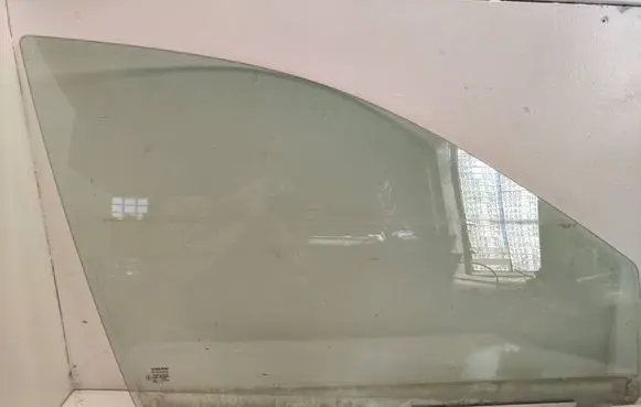 Volvo XC90 Front door window glass four-door 43R001582 E000199