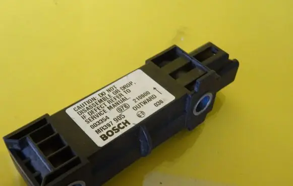 Mitsubishi Carisma Airbag deployment crash/impact sensor MR397905