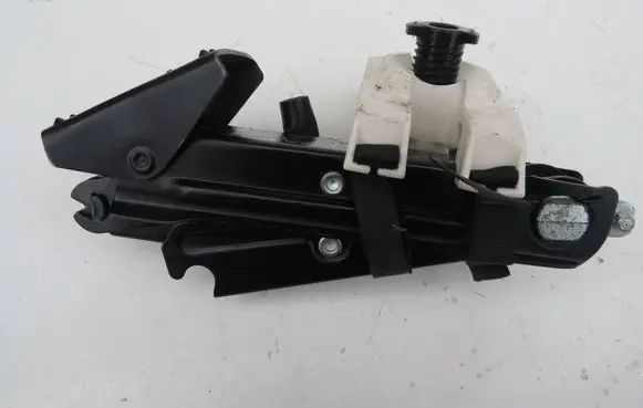 Volvo XC70 Lift Jack 8679370