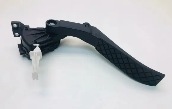 Volkswagen Touareg I Accelerator throttle pedal 7L0723507D