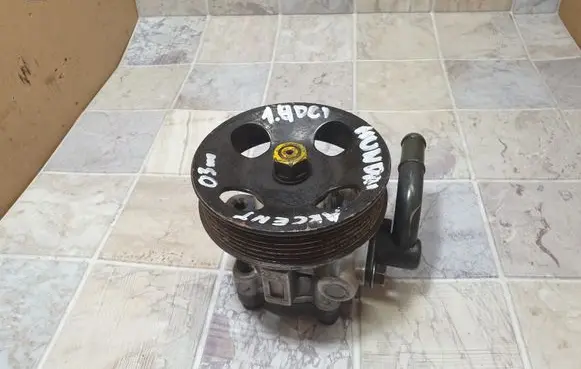 Hyundai Accent Power steering pump 