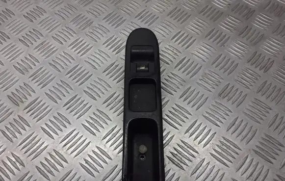 Peugeot 307 Quarter vent window switch 96351625XT