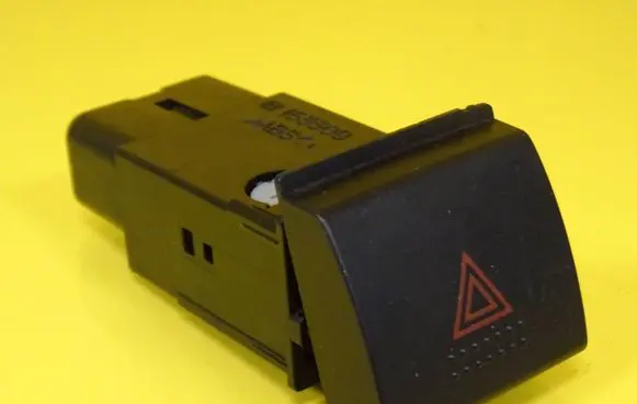 Toyota Avensis T220 Hazard light switch 153309