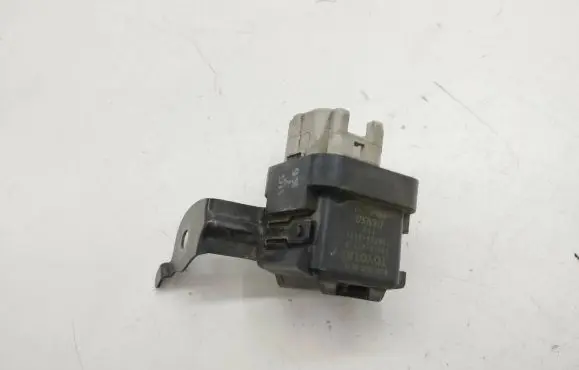 Lexus IS 220D-250-350 Glow plug pre-heat relay 2861067010 1567000671
