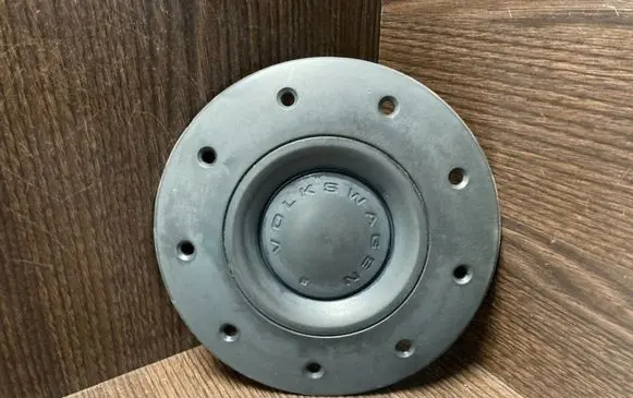 Volkswagen Caddy Original wheel cap 2K0601149C