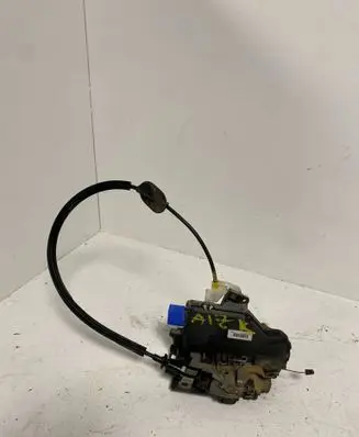 Volkswagen Golf Plus Rear door lock 7L0839015