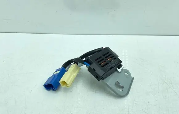 Toyota Prius Prime Aerial antenna amplifier 863B047030 19090001135