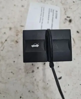 Ford Mondeo Mk III Tailgate opening switch 1S7T19B514AA