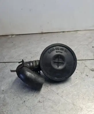 Volkswagen Multivan T4 Breather/breather pipe/hose 076129101