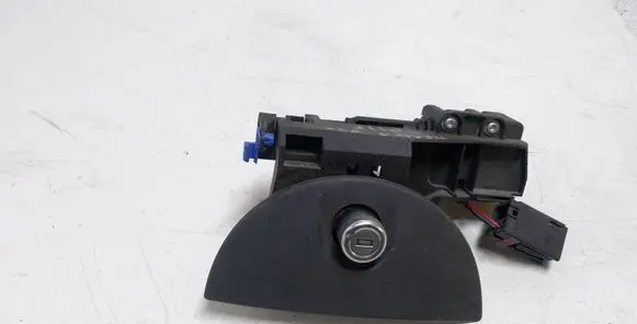 Opel Meriva A Tailgate exterior lock 13168316 13168317 09183495