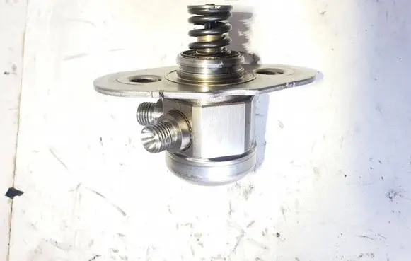 BMW Z4 E89 Fuel injection high pressure pump 0261520148 3003025336