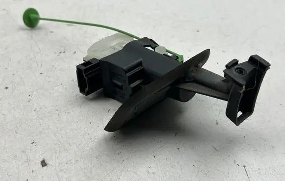 Volvo V40 Fuel tank cap lock 