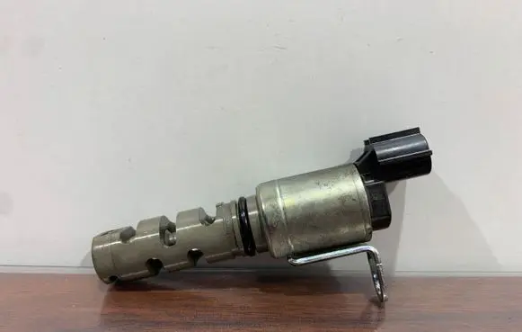 Toyota Prius (XW50) Camshaft vanos timing valve 337010 50101 GU284