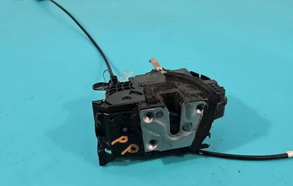 Renault Trafic III (X82) Front door lock 93457081 IMPRK1545145