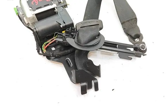 Mercedes-Benz C W204 Front seatbelt 619060900 010R000