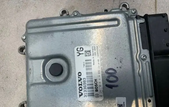 Volvo V40 Engine control unit/module 31336983 0281018414