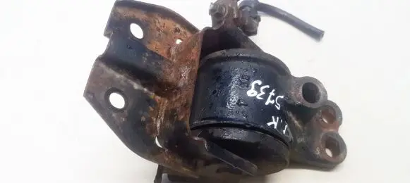 Mazda 626 Engine mount bracket