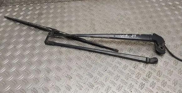 Toyota Yaris Front wiper blade arm