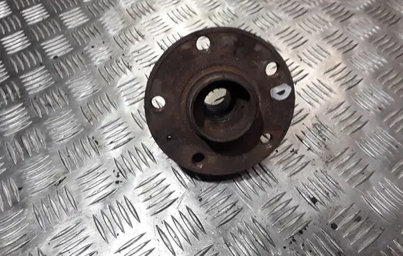 Volkswagen PASSAT B6 Front wheel hub