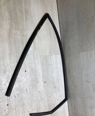 Ford Fiesta Rubber seal rear door window/glass h1bba21510a