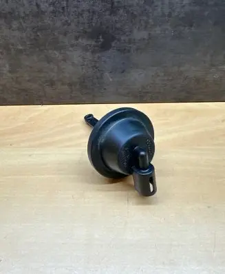 Volkswagen Golf IV Valve vacuum 06A129061