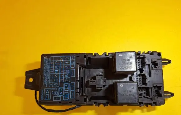 Mitsubishi Carisma Fuse module MB953355 MR318828
