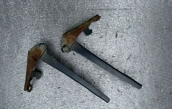 Nissan Terrano Engine bonnet/hood hinges 654000F010 654010F010