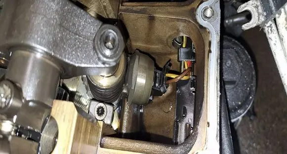Volkswagen PASSAT B6 Fuel injector 