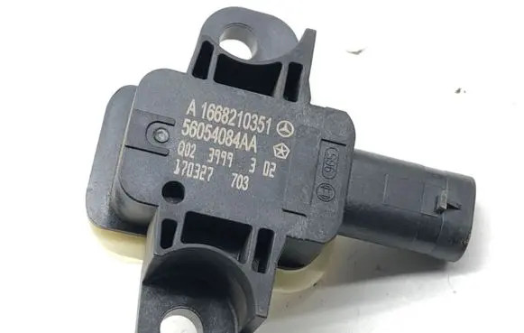 Mercedes-Benz CLA C117 X117 W117 Airbag deployment crash/impact sensor A1668210351
