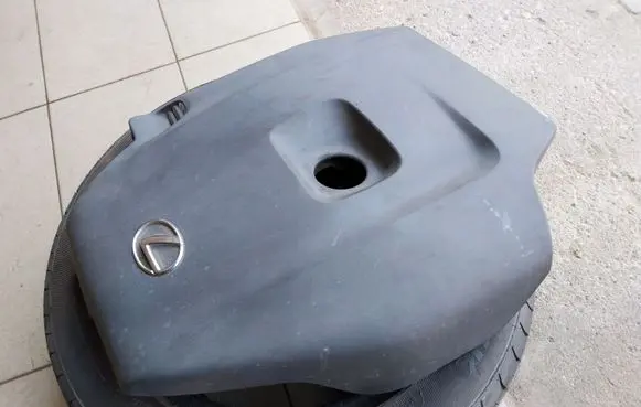 Lexus IS 220D-250-350 Engine cover (trim)